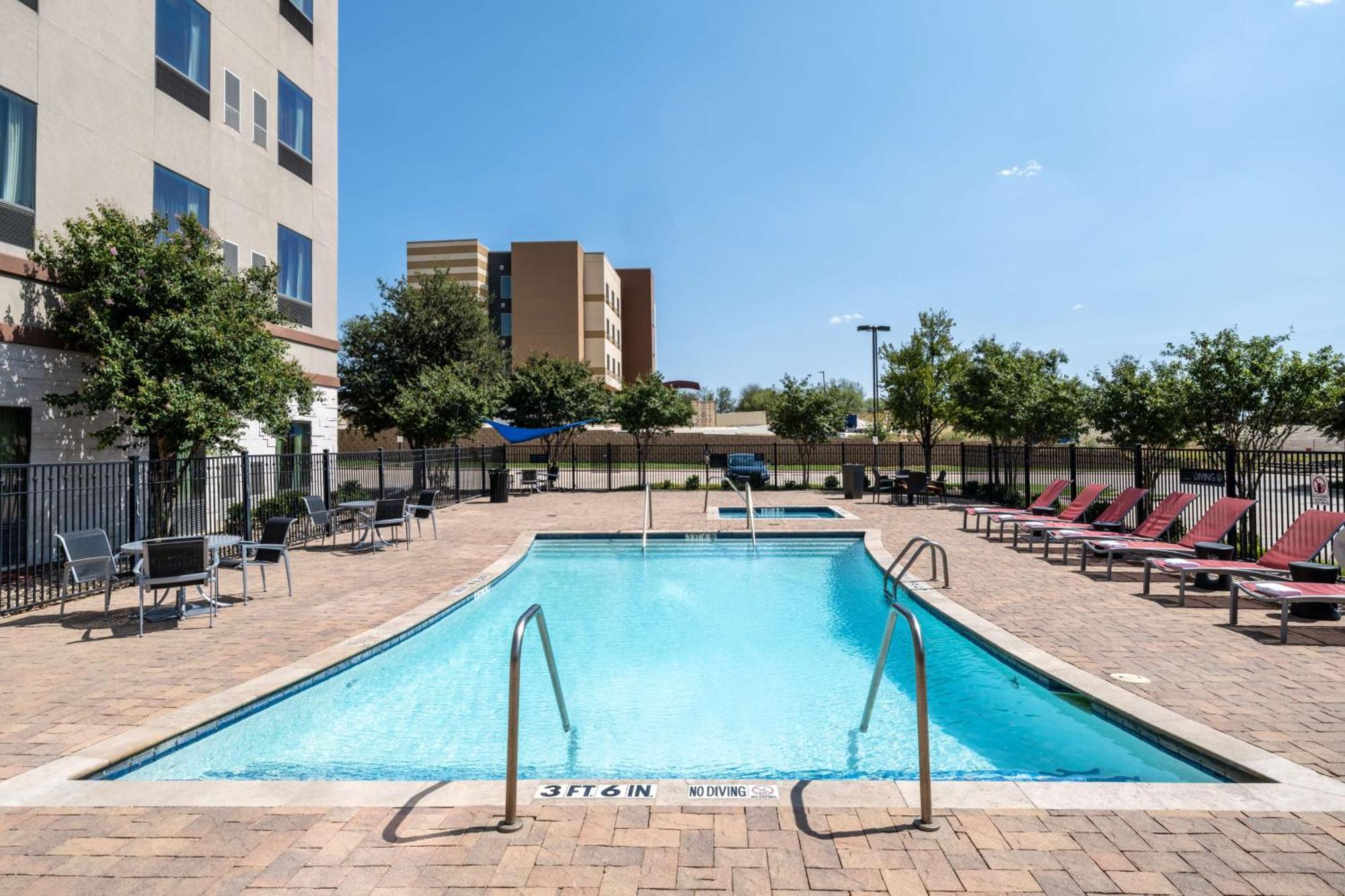 Hilton Garden Inn Ft Worth Alliance Airport Roanoke Exterior photo